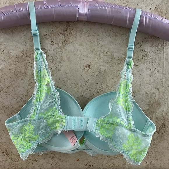 Victoria’s Secret Push up Pigeonnant Lace Bra Size 32C - Picture 3 of 7